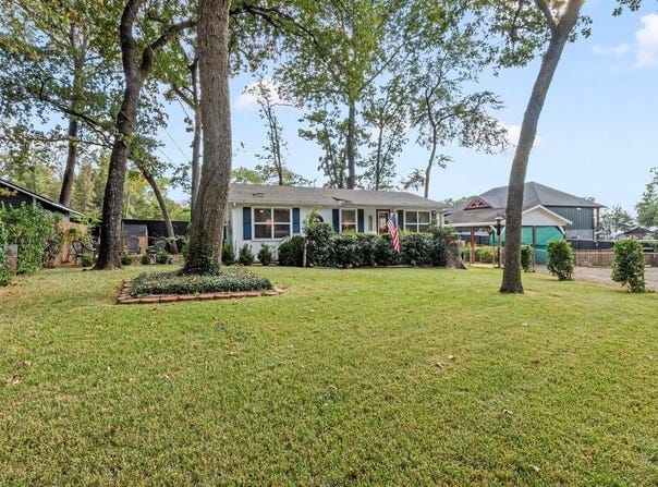 303 S Bay Cir, Mabank, TX 75156