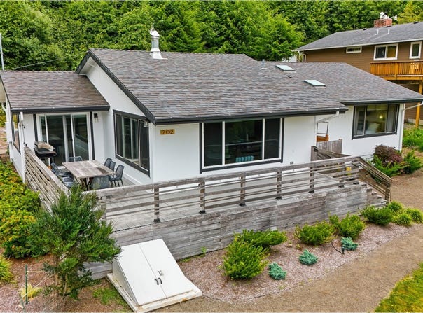 202 S Quadrant St, RockawayBeach, OR 97136
