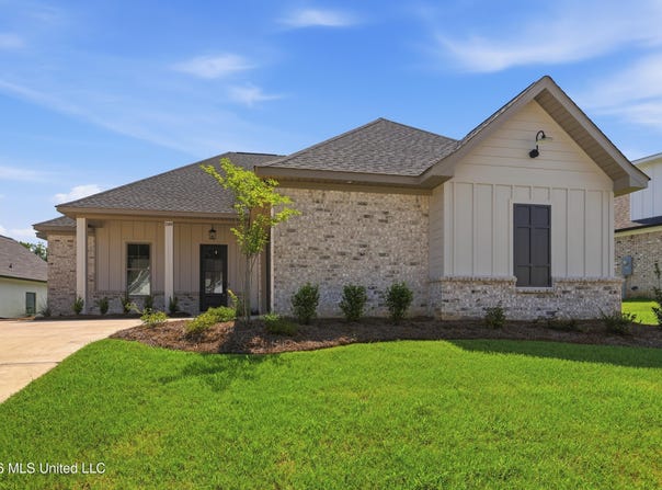 200 Bronson Bend, Flowood, MS 39232