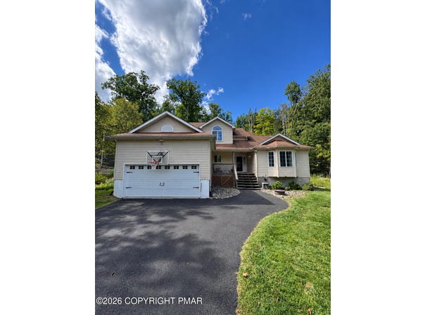 6043 Decker Road, Bushkill, PA 18324