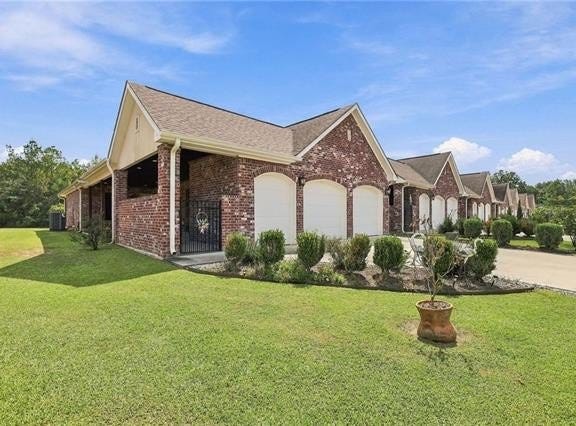 23752 MONARCH Point, Springfield, LA 70462