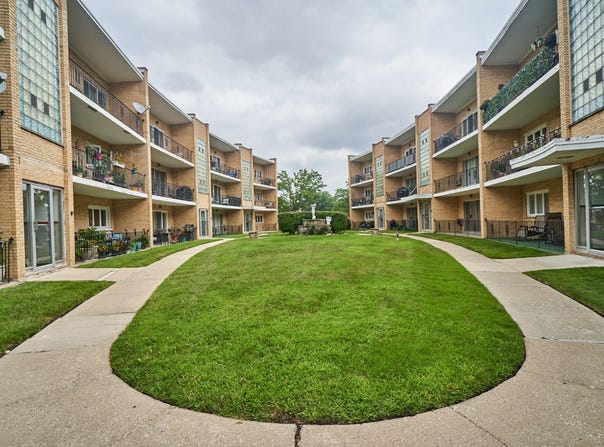 10316 S Pulaski Road, Oak Lawn, IL 60453