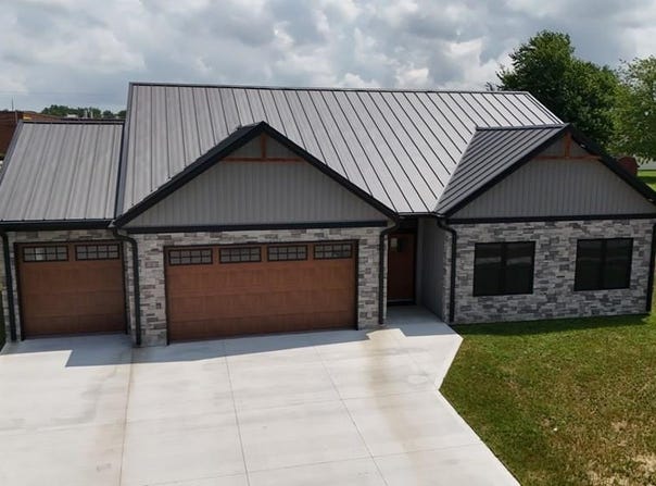 203 Crestwood Drive, Willard, OH 44890
