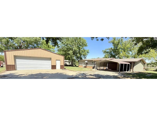 2 Bourbon St, Geneseo, KS 67444