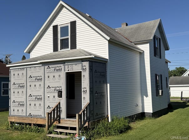 307 Iron Street, Norway, MI 49870-1323