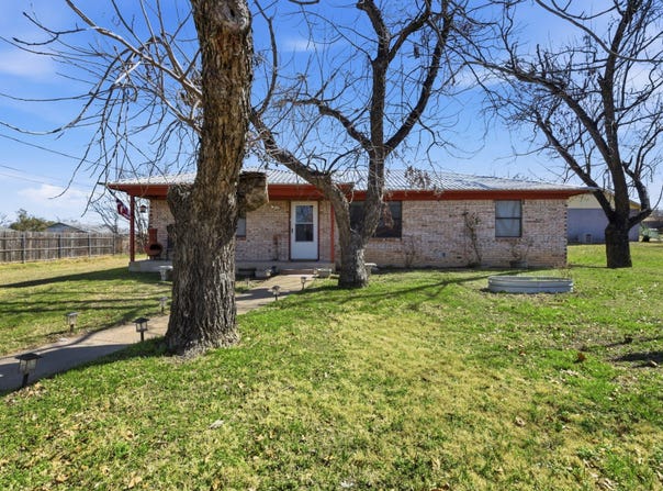 504 N Hall Street, Hamilton, TX 76531