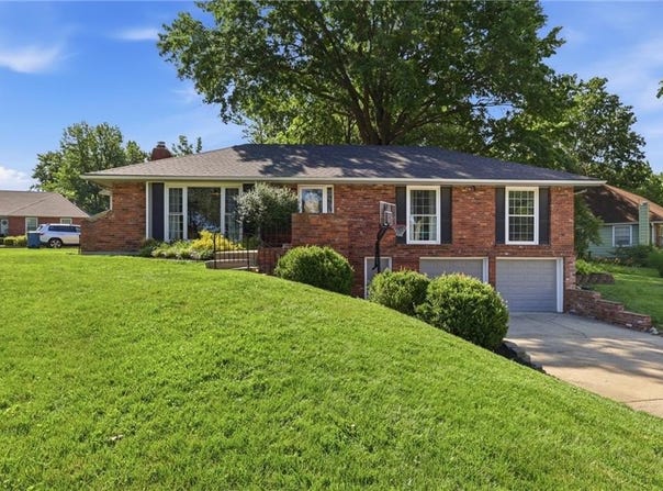 921 Glen Haven Circle, Liberty, MO 64068