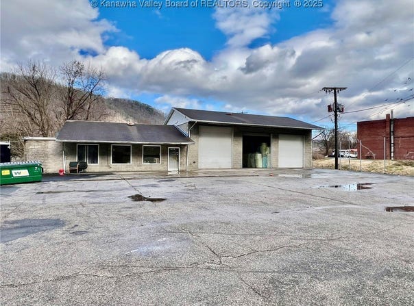 15095 MacCorkle Avenue, Cabin Creek, WV 25035