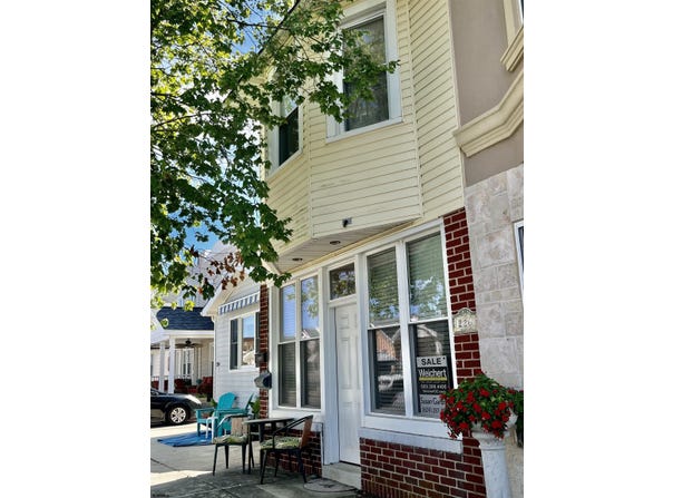 226 N Vendome Ave, Margate, NJ 08402