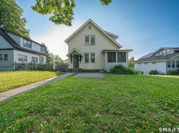 33 Collins Parkway, Meriden, CT 06450