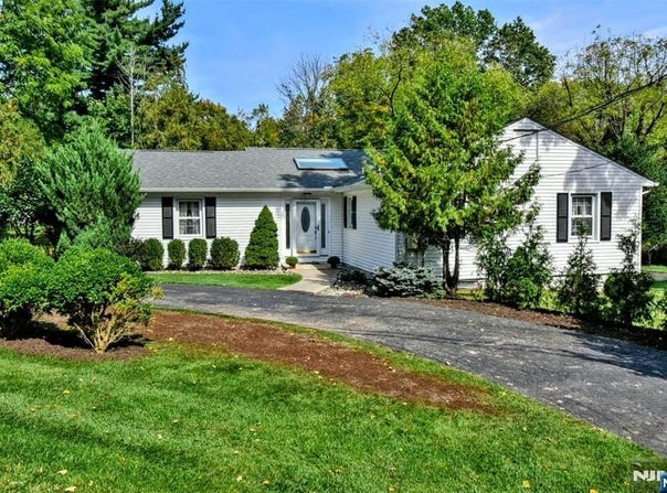 486 W Saddle River Road, Upper Saddle River, NJ 07458