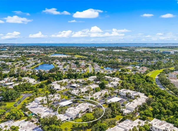 519 LAKESIDE Drive, BRADENTON, FL 34210