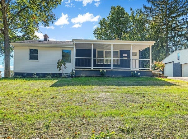 164 High Grove Boulevard, Akron, OH 44312