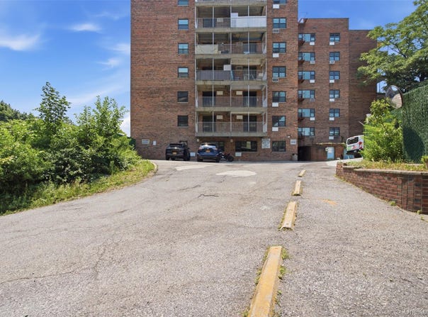 671 Bronx River Road, Yonkers, NY 10704