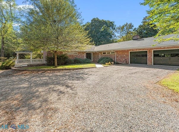 41 Raleigh Drive, Kilmarnock, VA 22482