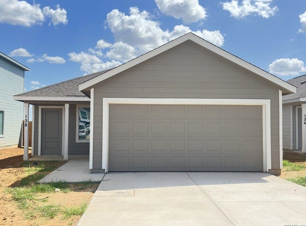 128 Bronco Ridge, Pleasanton, TX 78064