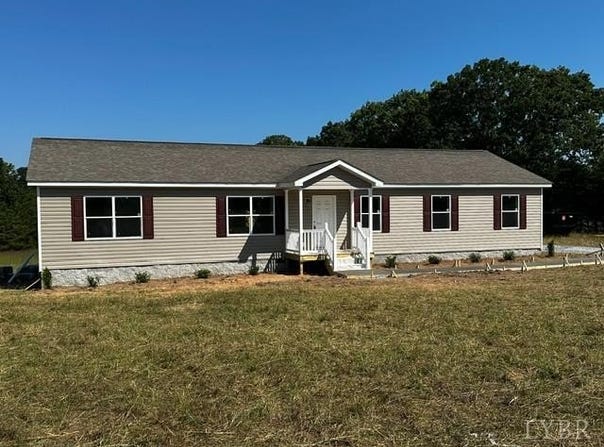 131 Jacobs Road, Hurt, VA 24563