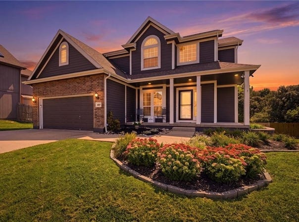 805 Cherry Lane, Smithville, MO 64089