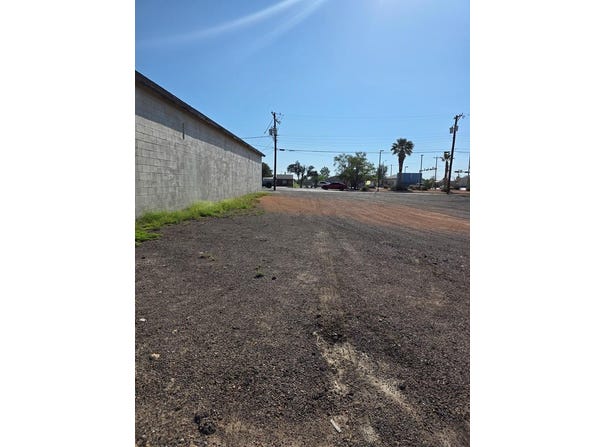 Oak St, Pecos, TX 79772