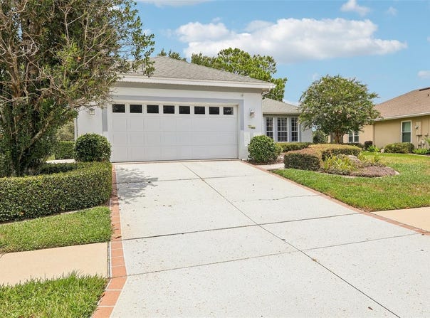 8013 PINE HOLLOW Drive, MOUNT DORA, FL 32757