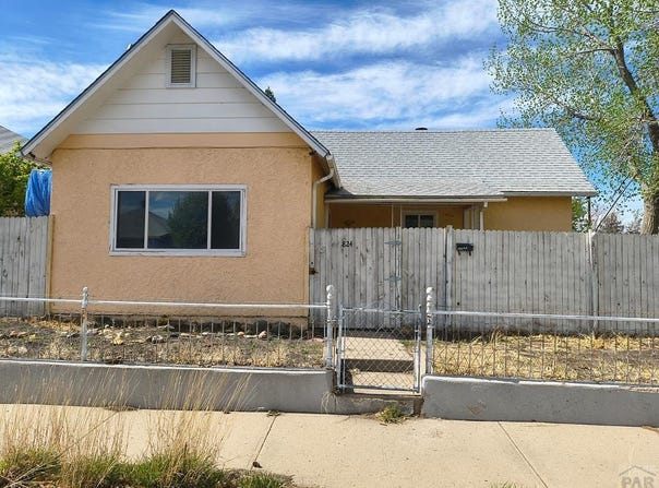 824 W 7th St, Walsenburg, CO 81089