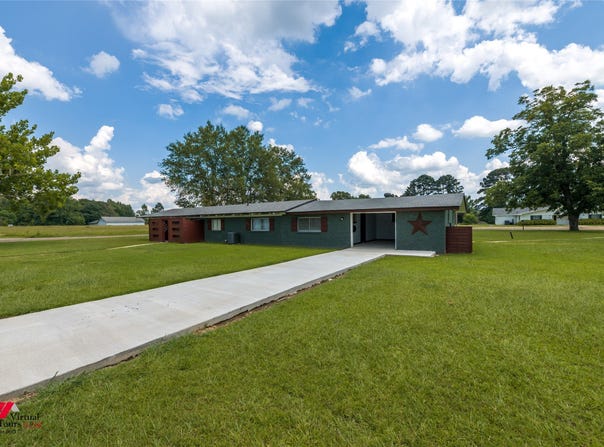 300 S Main Street, Springhill, LA 71075