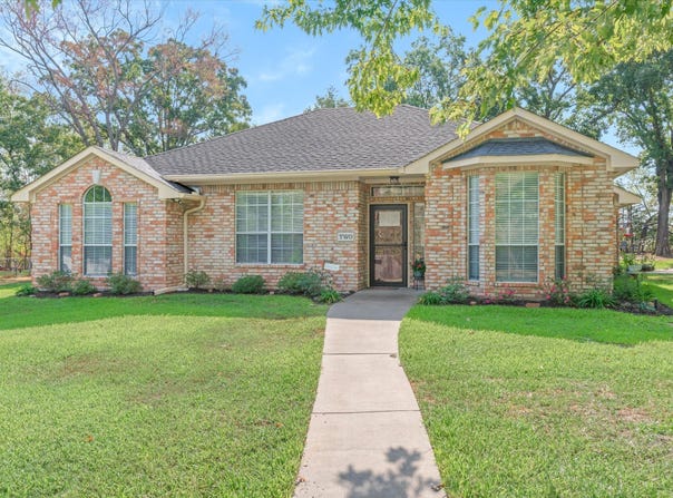 2 Bentwood Circle, Canton, TX 75103