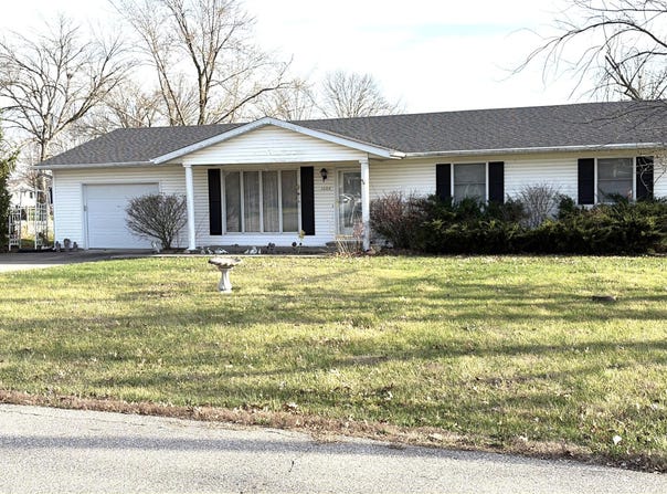 1004 Meadow, Macon, MO 63552