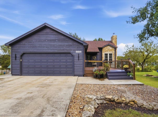3336 SE Meadowview DR, Topeka, KS 66605