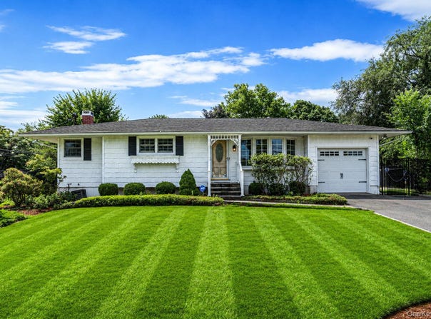 16 Jackson Avenue, Centereach, NY 11720