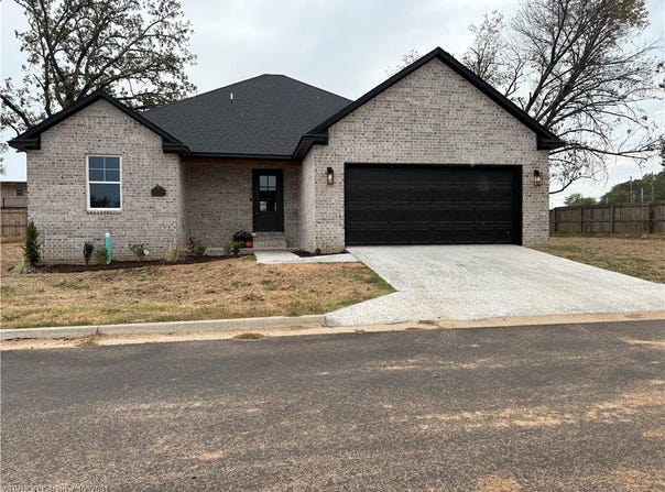 1129 Hunter DR, Barling, AR 72923