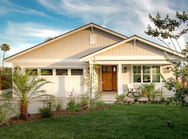 924 E Poppyfields Dr, Altadena, CA 91001