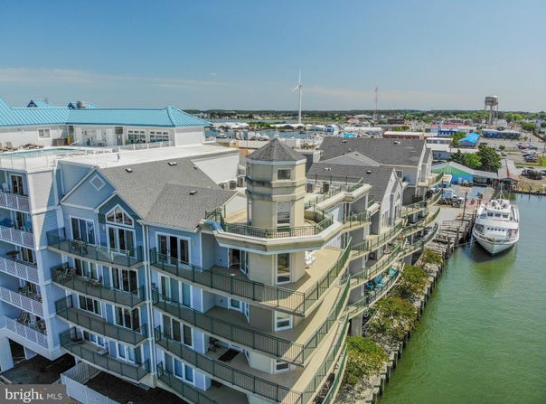 1 DOCK Street, CRISFIELD, MD 21817