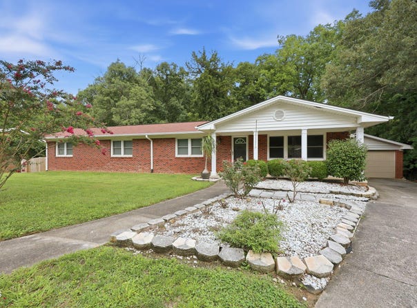 614 Ridgeway Drive, Burlington, NC 27217