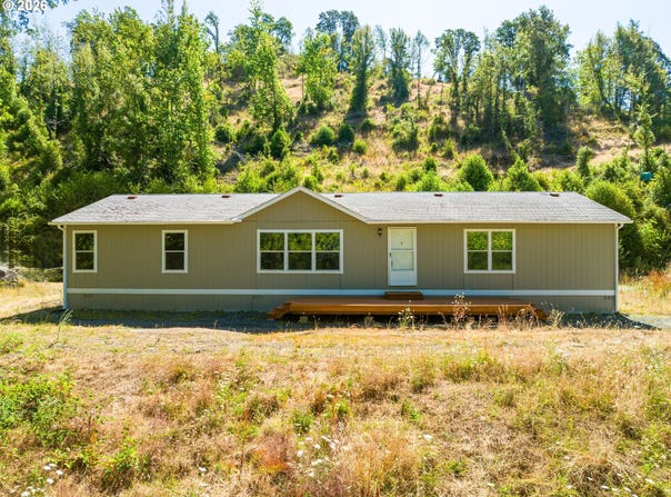 20191 HIGHWAY 42, MyrtlePoint, OR 97458