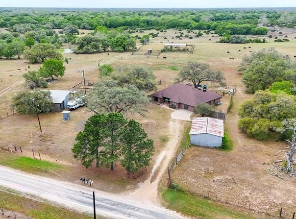 10782 County Road 284, Edna, TX 77957
