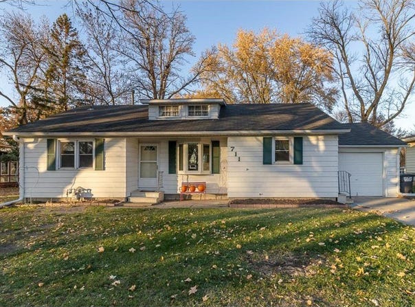 711 E Blue Earth Street, Lake Crystal, MN 56055