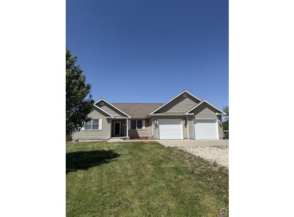 6036 SE Adams St, Topeka, KS 66609