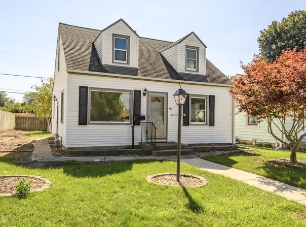 921 E Howard Ave, Milwaukee, WI 53207