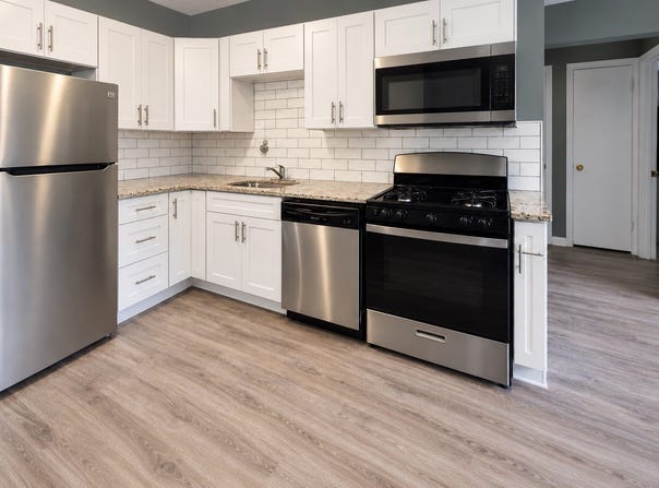 160 Tyngsboro Rd, Chelmsford, MA 01863