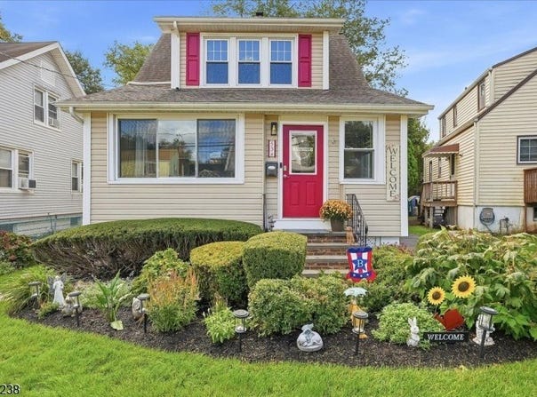 53 Seneca Ave, Dumont Boro, NJ 07628-2728