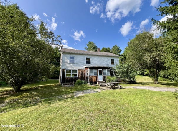 5 Apple St, Stockbridge, MA 01262