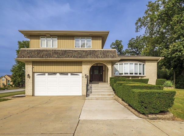 200 N Maple Street, Addison, IL 60101