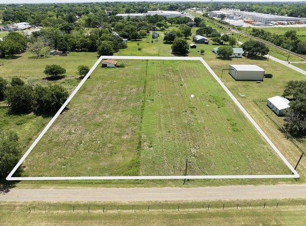 215 Old Highway 90 Loop, Schulenburg, TX 78956