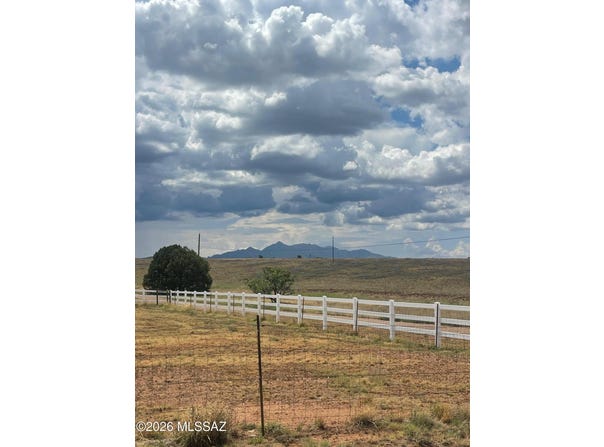 Southmoreland Place, Elgin, AZ 85611
