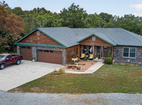 22090 Lakeridge Drive, Warsaw, MO 65355