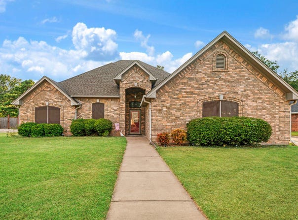 1725 Meadowview Drive, Reno, TX 75462