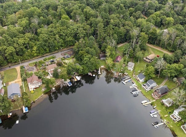 11 Second St, Brimfield, MA 01010