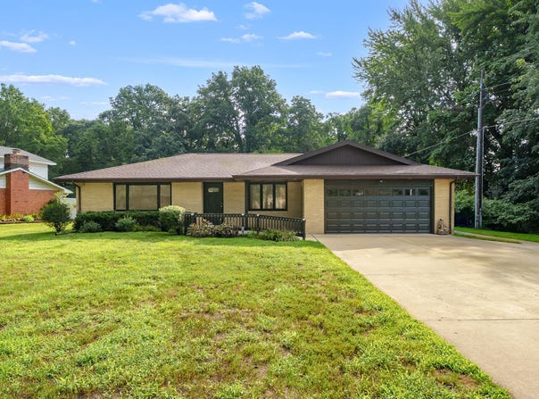 5095 W Donna Drive, Stevensville, MI 49127