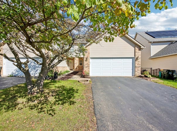 1084 Viewpoint Drive, Lake In The Hills, IL 60156